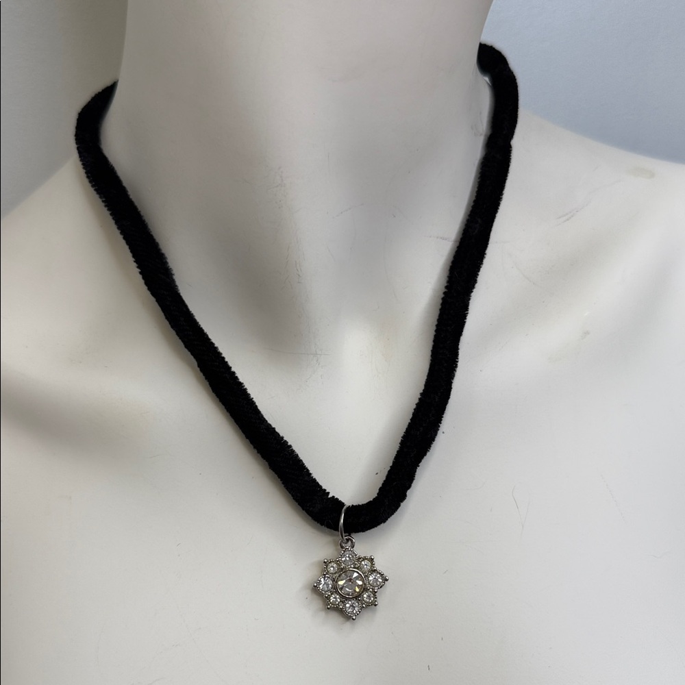 Avon Choker Pendant Necklace